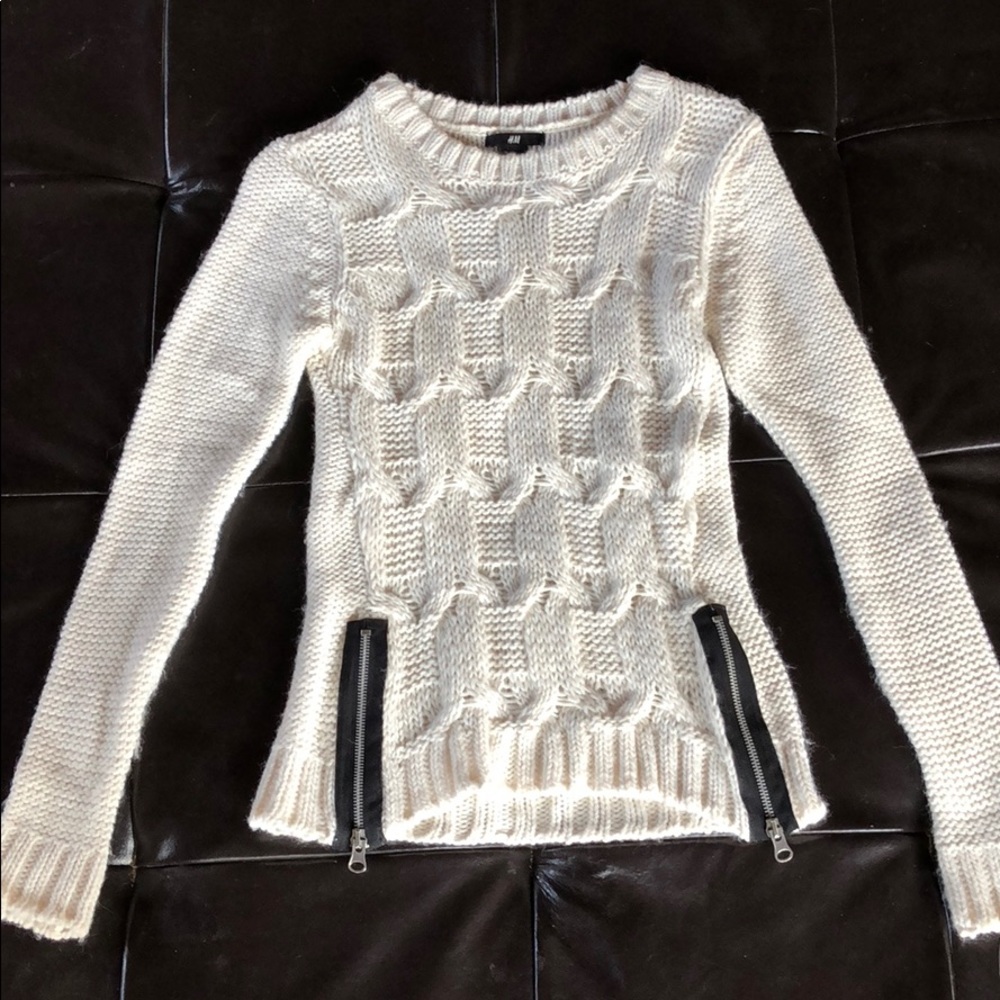 Cable sweater with zippers